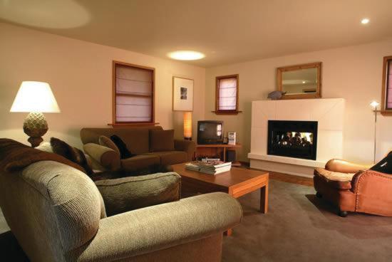 هتل Whitestone Cottages