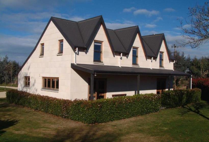 هتل Whitestone Cottages