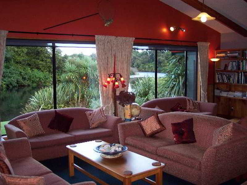 בית מלון כפרי Wilderness Lodge Lake Moeraki