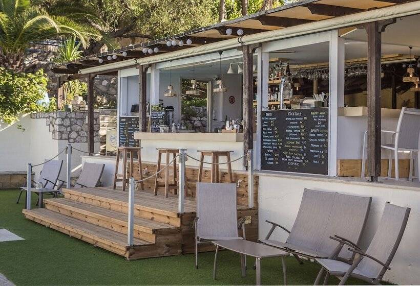 Metaxatos Apartments