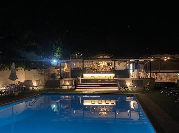 Metaxatos Apartments