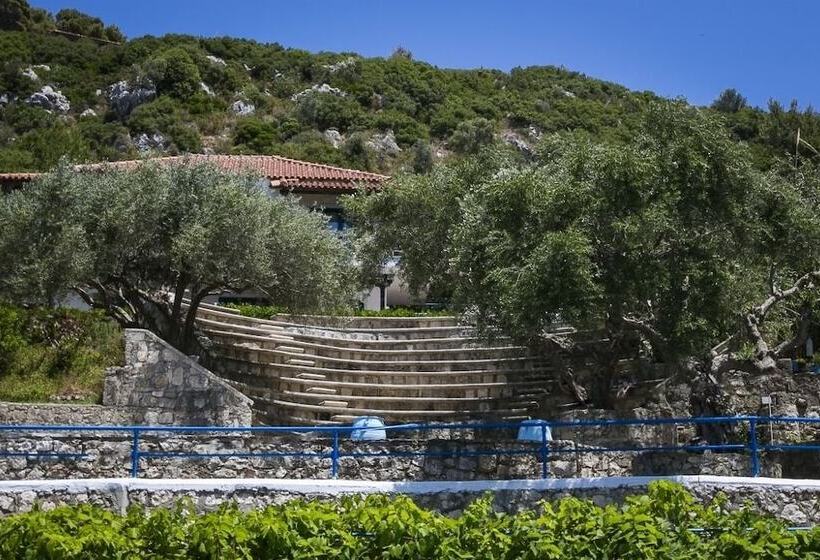 Metaxatos Apartments