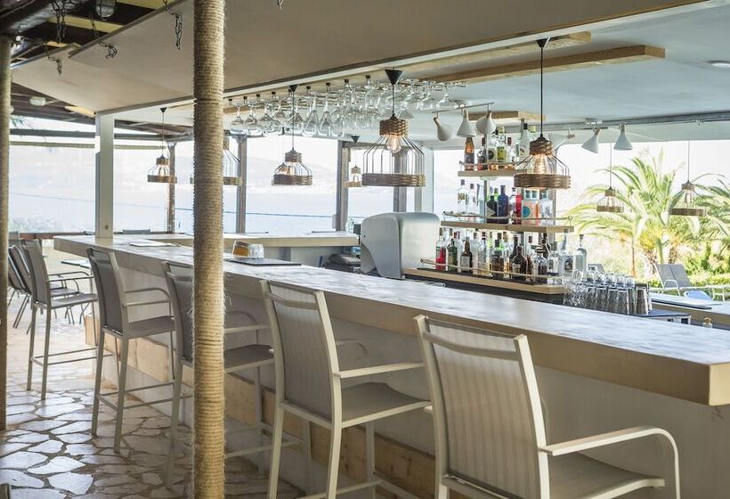 Metaxatos Apartments