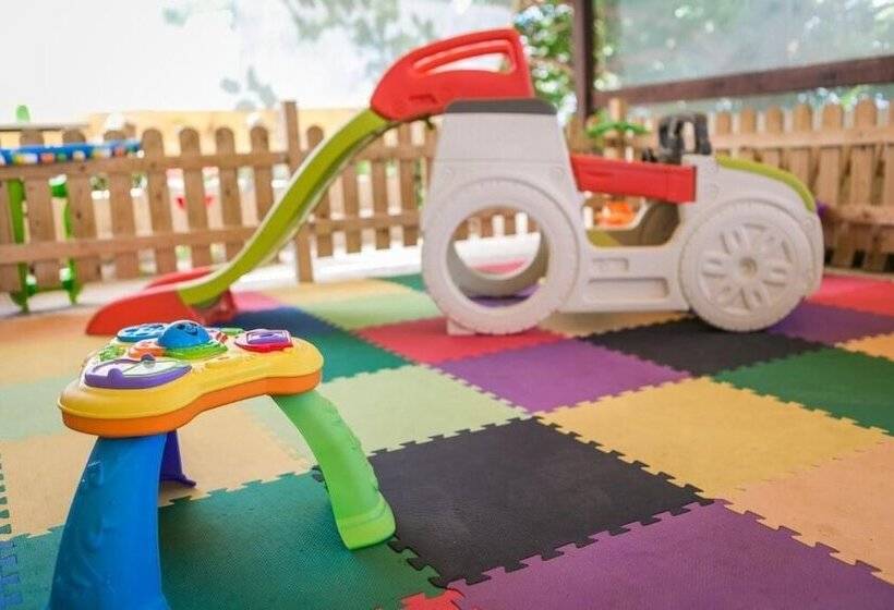 Metaxatos Apartments