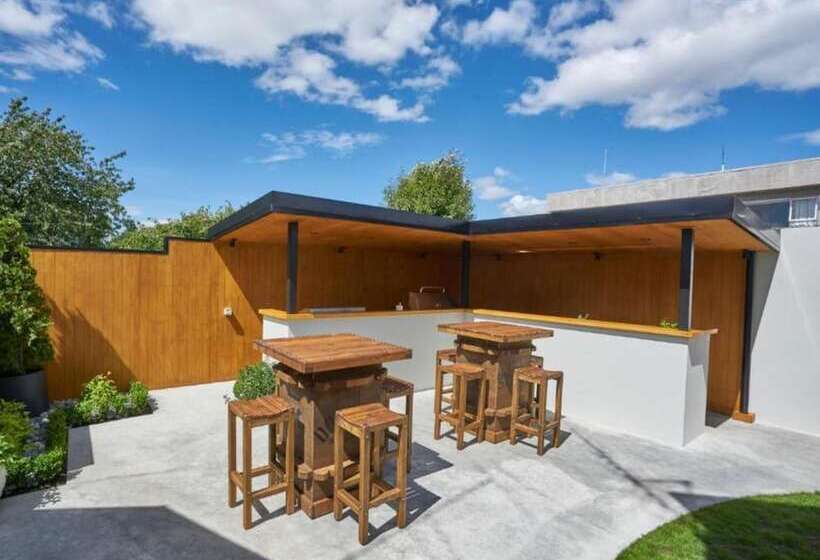 مُتل Radfords On The Lake