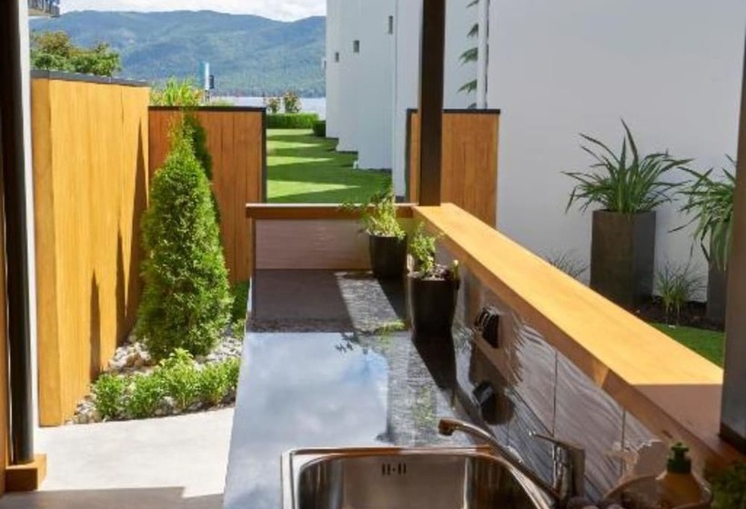 مُتل Radfords On The Lake