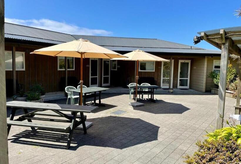 The Bay Motel