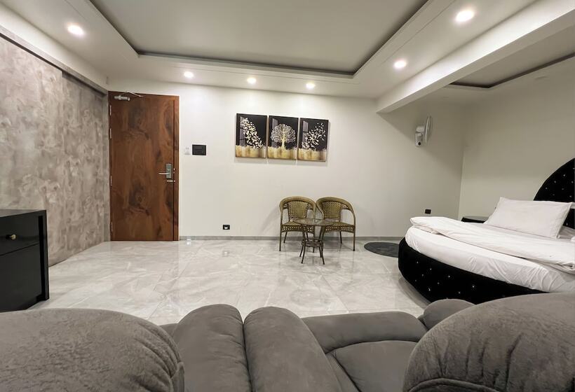 בית מלון כפרי Anand Resort A Luxury Resort Nashik