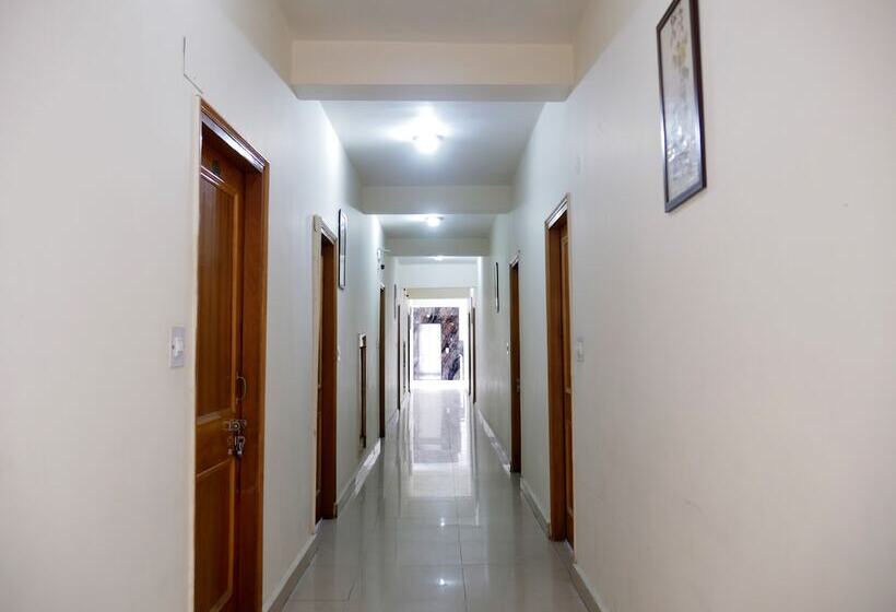 هتل New Ambika International