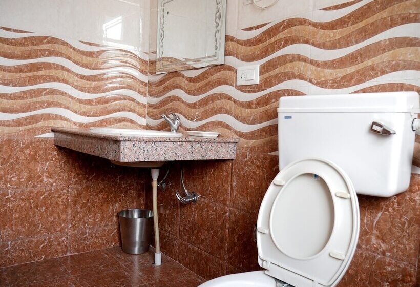 هتل New Ambika International