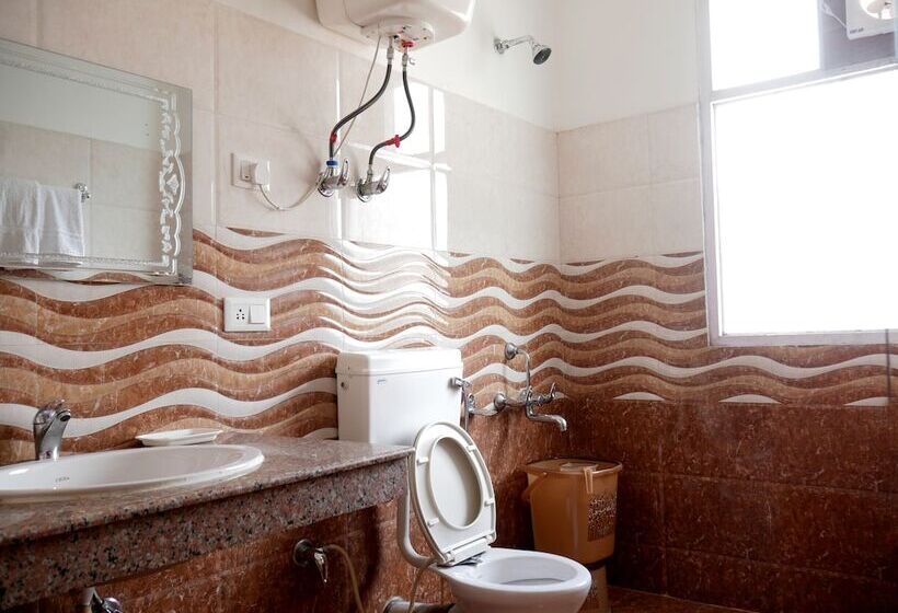 هتل New Ambika International