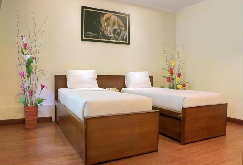 בית מלון כפרי Safari Resort