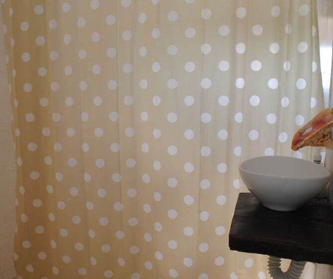 Отель Lobo Inn Hostel