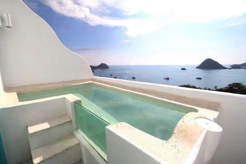 Loccal Collection Hotel Komodo