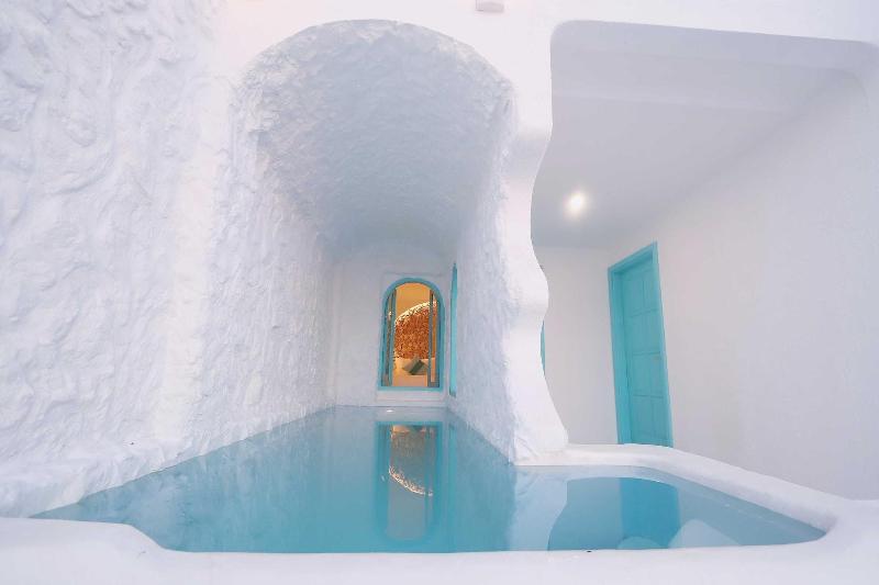 Loccal Collection Hotel Komodo