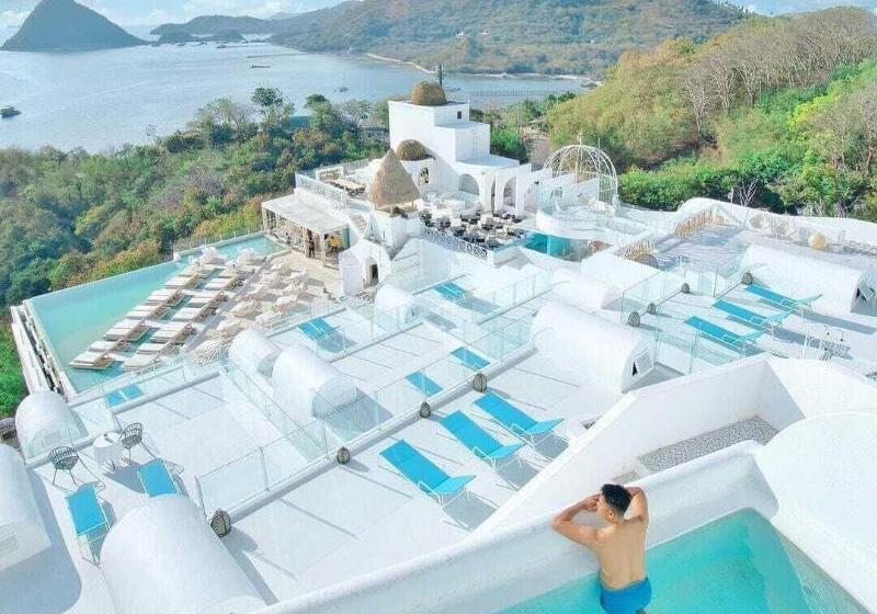 Loccal Collection Hotel Komodo