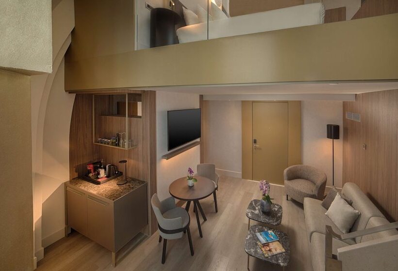 هتل NH Collection Milano Citylife