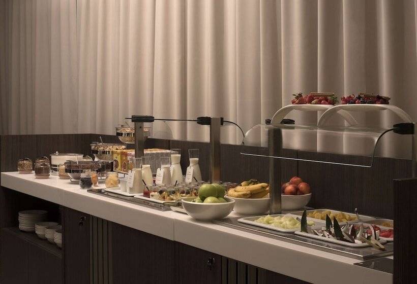 هتل NH Collection Milano Citylife