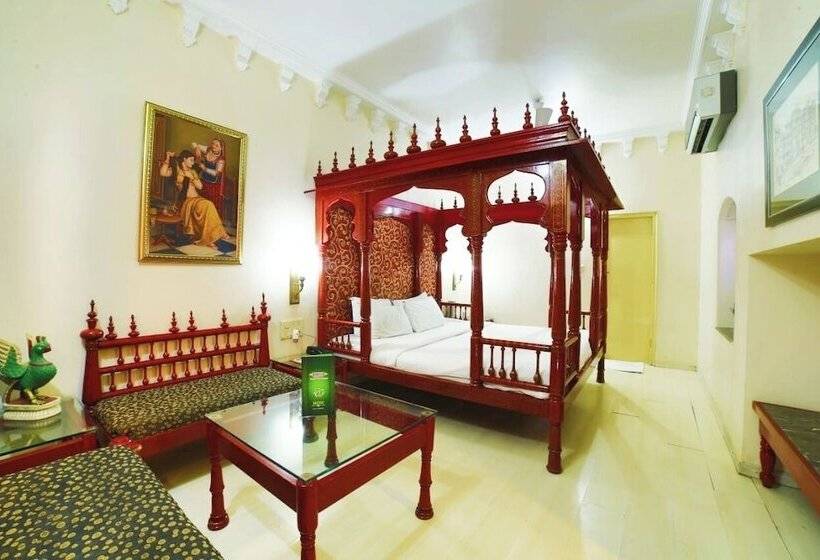 فندق Samrat International