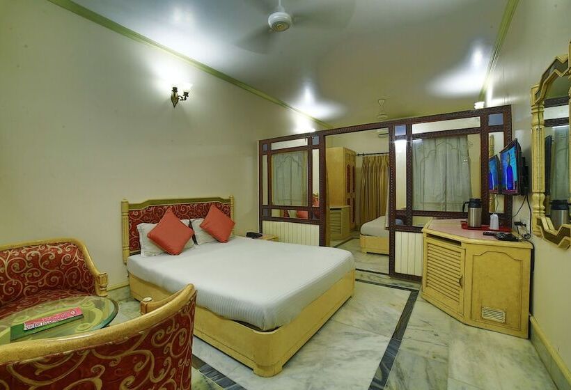 فندق Samrat International