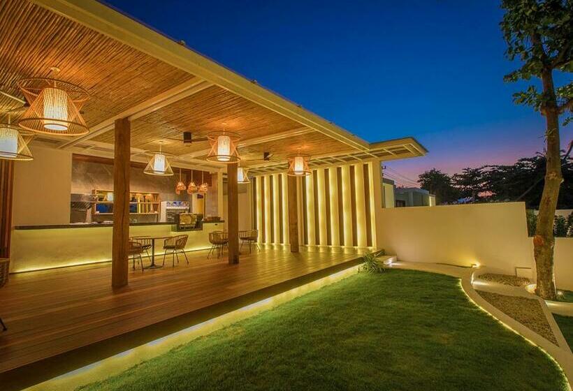 Курорт White Whale Beachfront Poolvilla