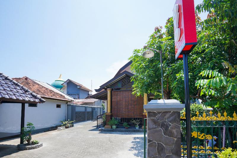 הוסטל Penginapan Anggrek Syariah 2 By Oyo Rooms