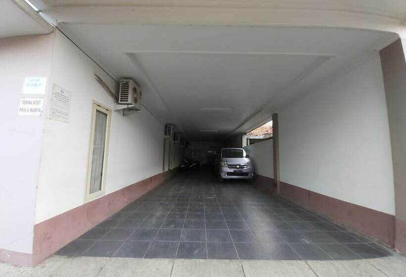 هاستل Zleepy Pondok Gramada