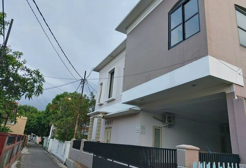 호스텔 Zleepy Pondok Gramada