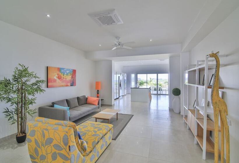 Cupecoy Beach Club