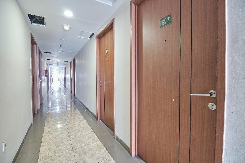 Отель Apartment Green Lake View Ciputat By Celebrity Room