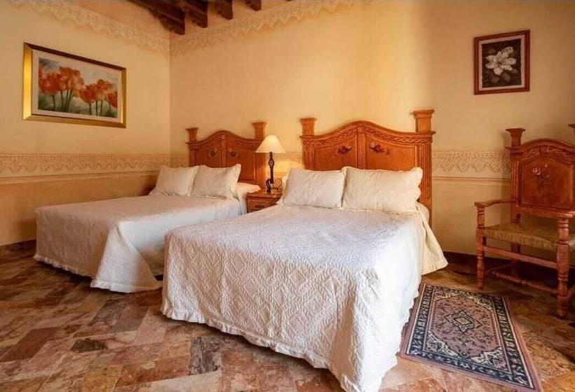 ホテル Centenario Los Arroyitos