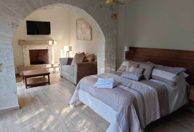 ホテル Centenario Los Arroyitos