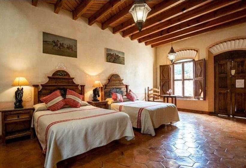 فندق Centenario Los Arroyitos