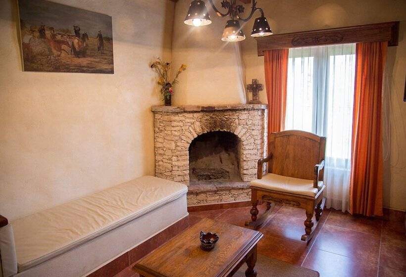 ホテル Centenario Los Arroyitos