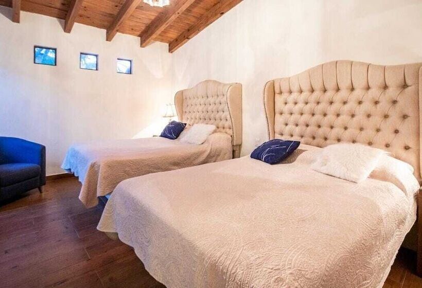 ホテル Centenario Los Arroyitos