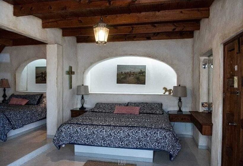 ホテル Centenario Los Arroyitos