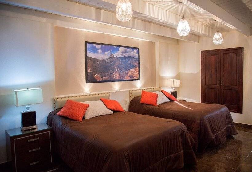 ホテル Centenario Los Arroyitos