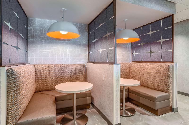 فندق Hampton Inn By Hilton Bedford