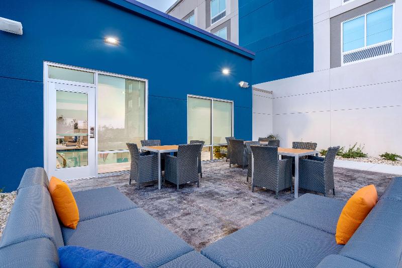 فندق Hampton Inn By Hilton Bedford