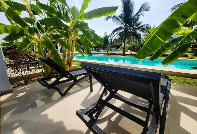 هتل Kalimba Beach Resort