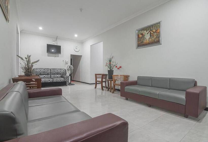 ホテル Reddoorz Syariah Near Taman Rozeline Penajam