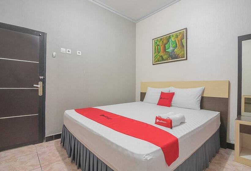 ホテル Reddoorz Syariah Near Taman Rozeline Penajam