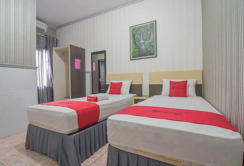 ホテル Reddoorz Syariah Near Taman Rozeline Penajam