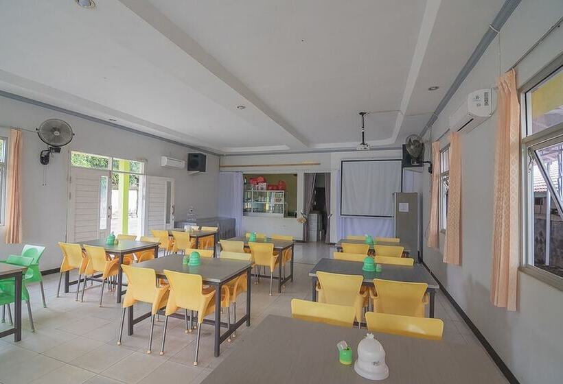 ホテル Reddoorz Syariah Near Taman Rozeline Penajam