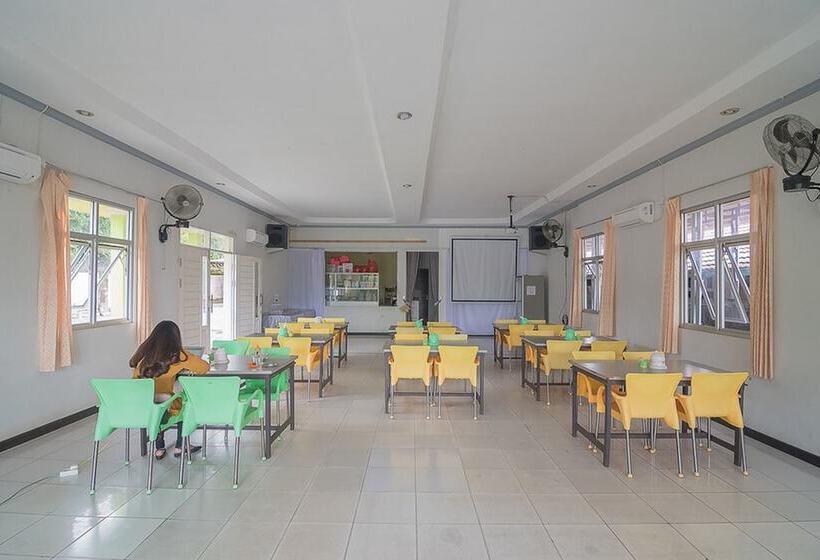 ホテル Reddoorz Syariah Near Taman Rozeline Penajam