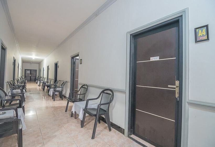 ホテル Reddoorz Syariah Near Taman Rozeline Penajam