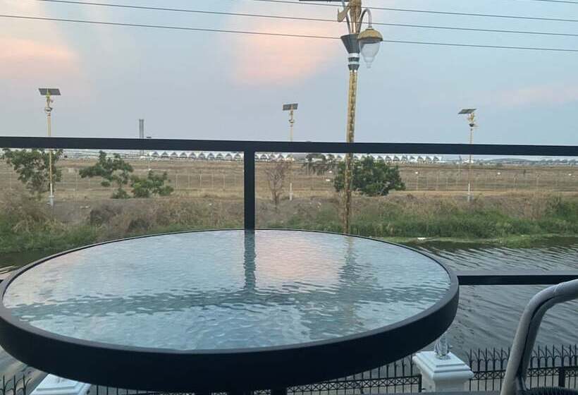 Отель Skyline Resort