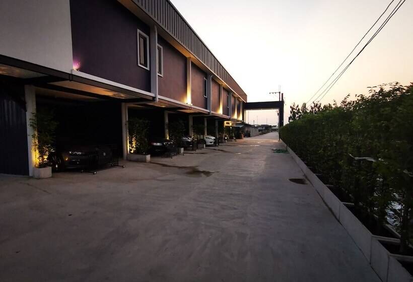 Отель Skyline Resort