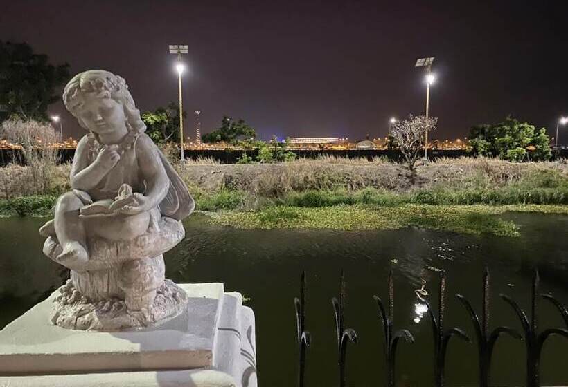 Отель Skyline Resort