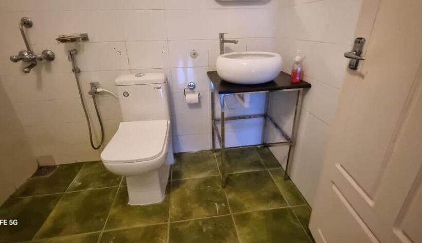 בית מלון כפרי Whispering Willows